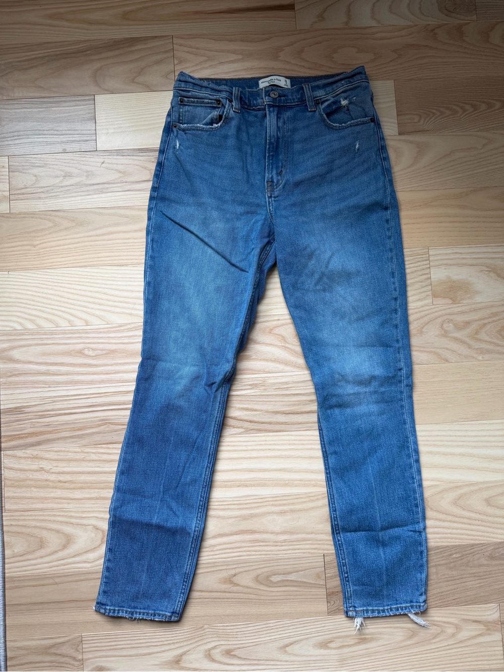 Classic High-Rise Women’s Abercrombie Jeans in Medium Blue Size 6 Long